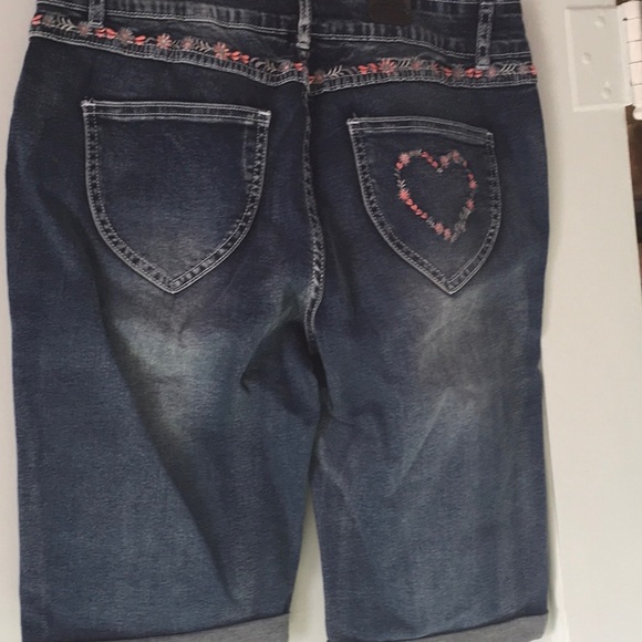 Stretch Denim Embroidered Shorts 12“inseam from Austria, Size EU42, US12 - Picture 2 of 7